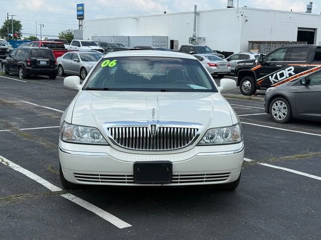 2006 Lincoln Town Car Signature