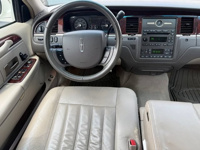 2006 Lincoln Town Car Signature